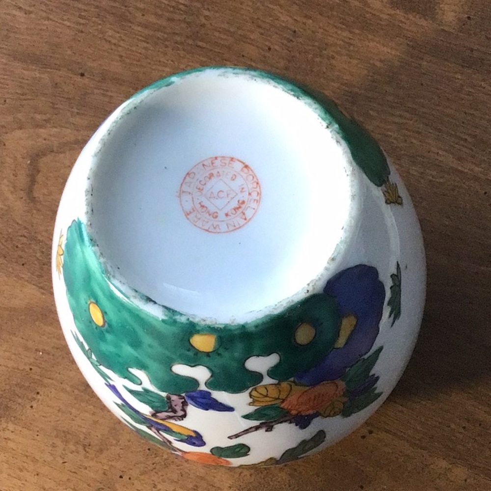 Japanese porcelain jar - a ginger jar or vase - Picture 8 of 13